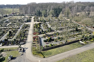 01 Luftbildaufnahme - Friedhof