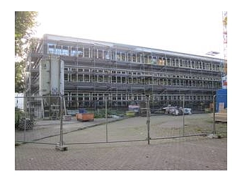 Das Schulzentrum hat neue Fassade in grauer Klinkeroptik und neue Kunststofffenster erhalten. © Stadt Rhede