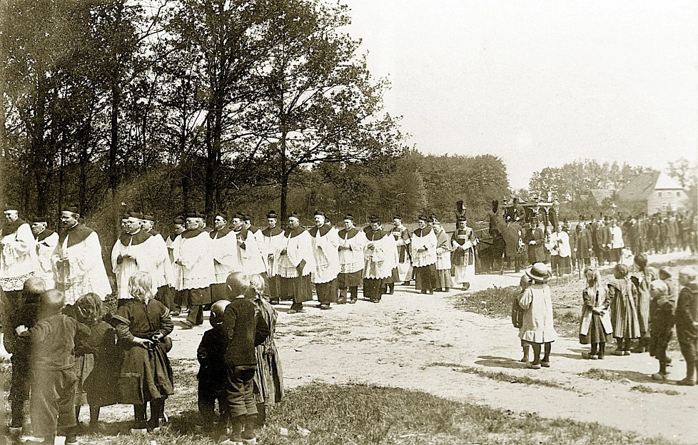 Beerdigung des katholischen Pfarrers Molkenbur in Rhede 1914 © Stadt Rhede
