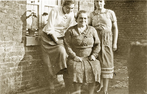 Berta Landau mit Ruth und Erna 1938 © Stadt Rhede