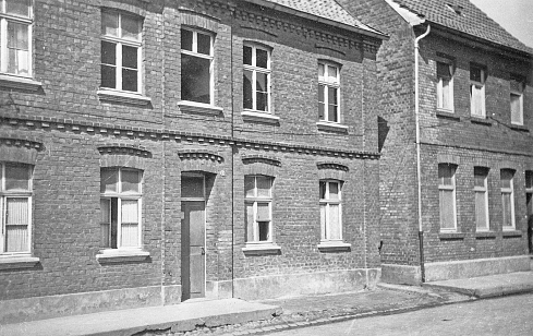 Haus der Familie Landau, Neustraße 19 in Rhede nach der Pogromnacht, Aufnahme ca. 1938/39 © Stadt Rhede