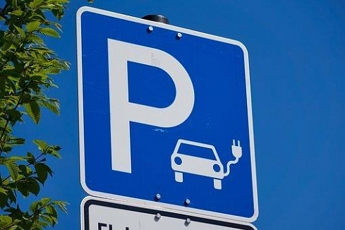 Parkplatz E-Mobilität © pixabay