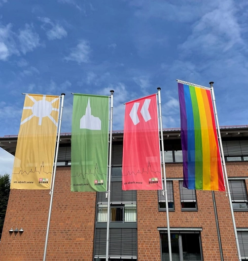 Stadt Rhede mit Regenbogenfahne © Stadt Rhede