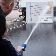 Wasserspiel von der Jugend-Feuerwehr Rhede_Maiensonntag in Rhede © Stadt Rhede